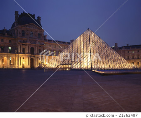 The Louvre The Louvre 21262497