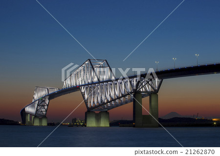 與東京門橋樑的暮色夜視圖 與東京門橋樑的暮色夜視圖 21262870