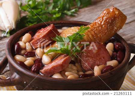 beans with chicken legs and grilled sausages beans with chicken legs and grilled sausages 21263111