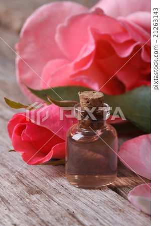 Rose water on a background of pink roses 21263143