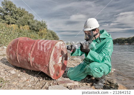 Environmentalist taking sample 21264152