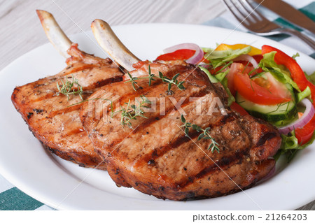 图库照片: grilled pork with fresh vegetables