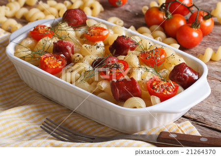 Pasta with tomatoes and sausages baked 21264370