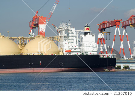 LNG tanker at shipyard LNG tanker at shipyard 21267010
