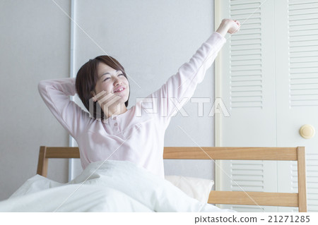 A woman stretching in bed 21271285