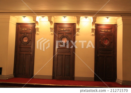 在歌劇院裡面 在歌劇院裡面 21271570