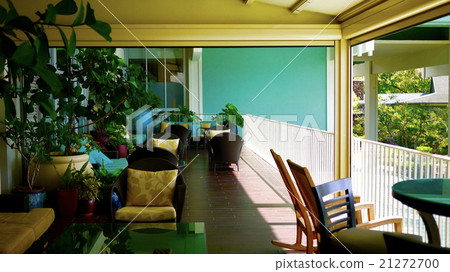 Open Terrace in Hawaii 21272700