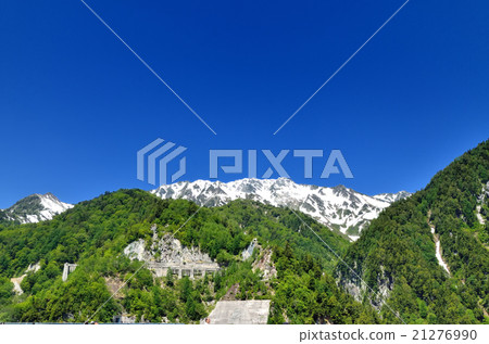 Tateyama Kurobe Alpine Route Fresh green and snowy Tateyama mountain range 21276990