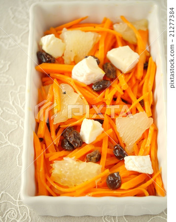 Grapefruit and Camembert's carrot rape 21277384