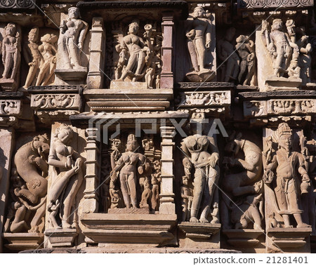 Mituna statue of the eastern temples of Khajuraho Temple Group 21281401