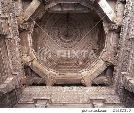 Dada and Hari staircase well 21282890