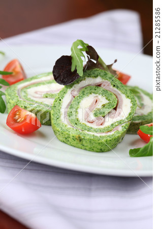 Spinach roll with cheese and ham Spinach roll with cheese and ham 21285586