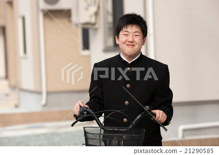 Male junior high school student going to school bicycle wearing student clothes 21290585