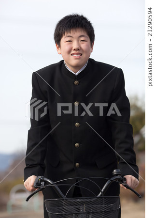 Male junior high school student going to school bicycle wearing student clothes 21290594