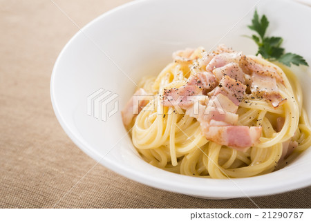 Carbonara pasta 21290787