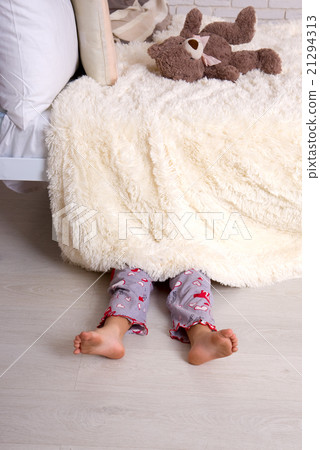 Child Under Bed 21294313