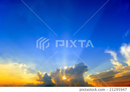 Beautiful colorful cloudscape sunset with sun rays 21295947