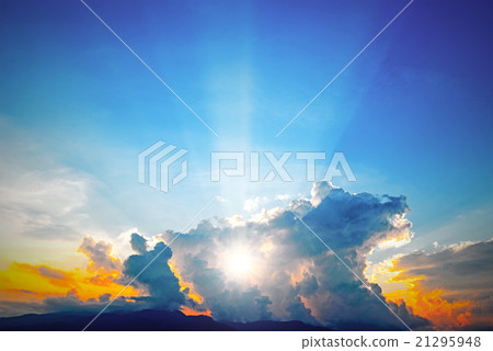 Beautiful colorful cloudscape sunset with sun rays 21295948