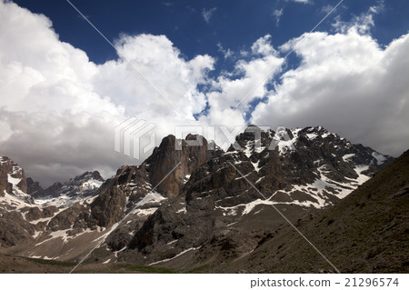 Mountains and sky with clouds in nice day Mountains and sky with clouds in nice day 21296574