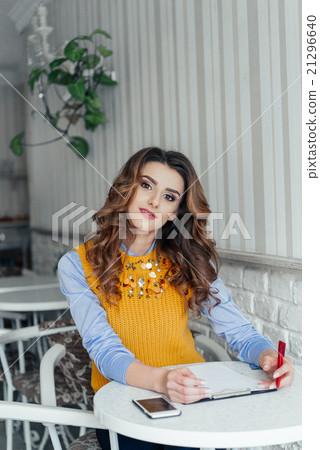 Beautiful business lady in a cafe Beautiful business lady in a cafe 21296640