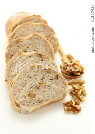 Bread of whole grains and walnuts 21297483