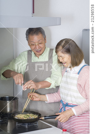 Senior couple making pasta in the kitchen Senior couple making pasta in the kitchen 21298558