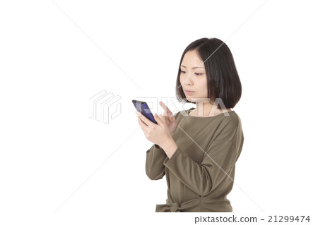 智能手機和一位年輕女士 21299474