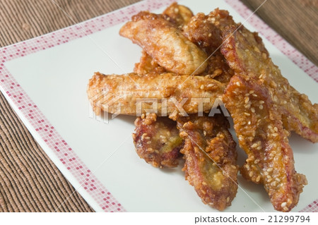 Delicious Fried Bananas on A White Dish Delicious Fried Bananas on A White Dish 21299794