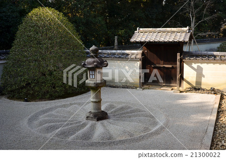 Yunuteyū-jo Sutenkyoji Tower head stone lantern basket (2016.1) 21300022