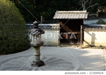 Yunuteyū-jo Sutenkyoji Tower head stone lantern basket (2016.1) 21300024