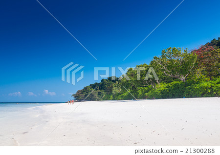 Beautiful blue sky and white sand beach 21300288