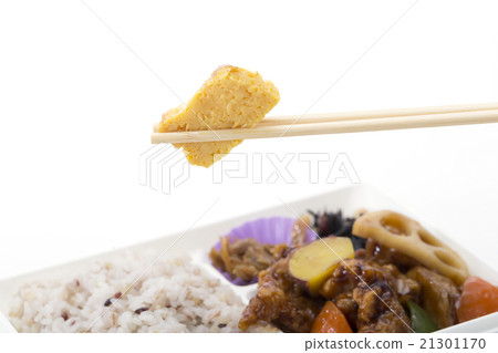 Eating box lunch picked with chopsticks Egg-grilled close-up image White back-up copy space 21301170