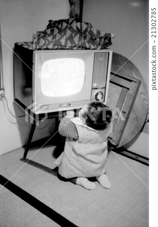 Showa's TV and children 21302785