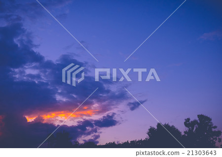The silhouette of the city skyline during sunset The silhouette of the city skyline during sunset 21303643