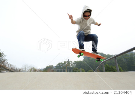 young skateboarder skateboarding at skatepark 21304404