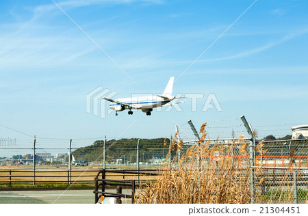 Fukuoka airport Airplane and runway Fukuoka airport Airplane and runway 21304451