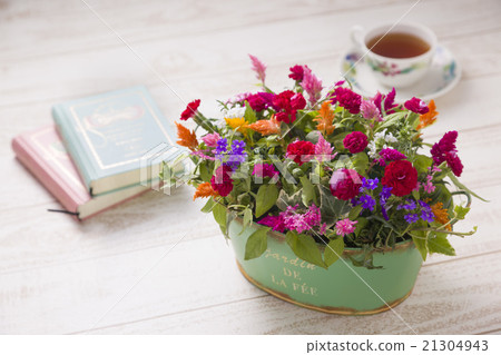 Arrangement of carnation and potatoes 21304943