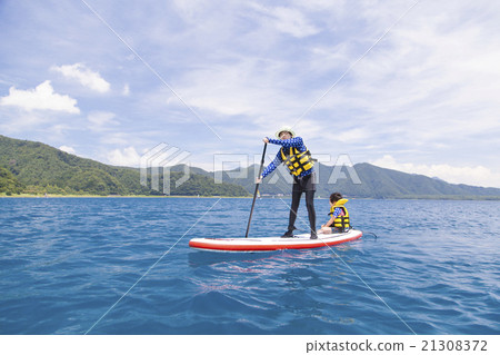 父母在玩海上運動 父母在玩海上運動 21308372