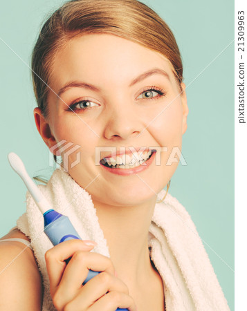 Young girl brushing oral cavity. Young girl brushing oral cavity. 21309963