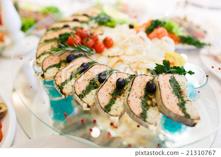 The banquet table in restaurant The banquet table in restaurant 21310767