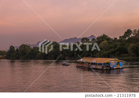 raft hut raft hut 21311978