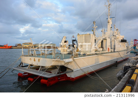 The Japan Coast Guard patrol boat sword 21311996