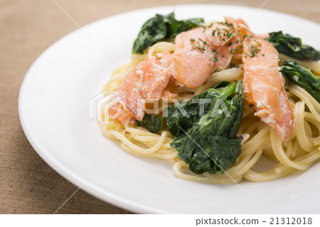 煙熏三文魚和菠菜麵食 21312018