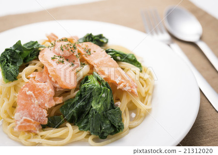 Smoked salmon and spinach pasta Smoked salmon and spinach pasta 21312020