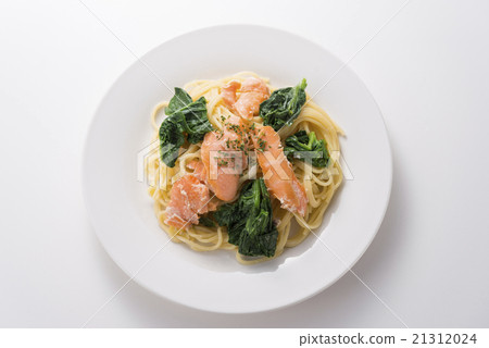 Smoked salmon and spinach pasta Smoked salmon and spinach pasta 21312024