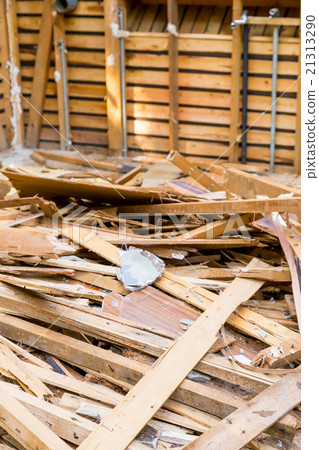 房屋拆遷承包商半破壞性建築物破壞工作木材廢料建立日本建築 21313290