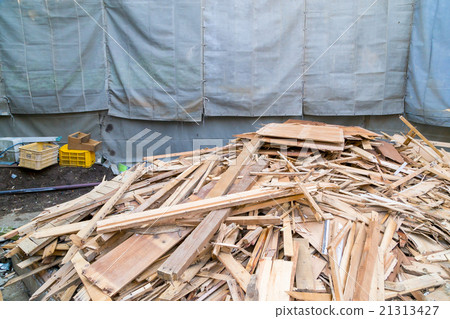 房屋拆遷承包商半破壞性建築物破壞工作木材廢料建立日本建築 房屋拆遷承包商半破壞性建築物破壞工作木材廢料建立日本建築 21313427