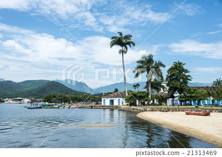 Tourist boats waiting for tourists in Paraty, Rio  Tourist boats waiting for tourists in Paraty, Rio  21313469