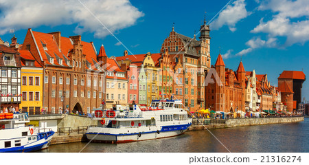 Panorama of Old Town and Motlawa in Gdansk, Poland 21316274