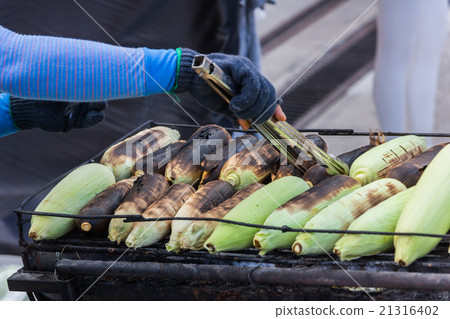 Grilled sweet corn on the charcoal stove Grilled sweet corn on the charcoal stove 21316402